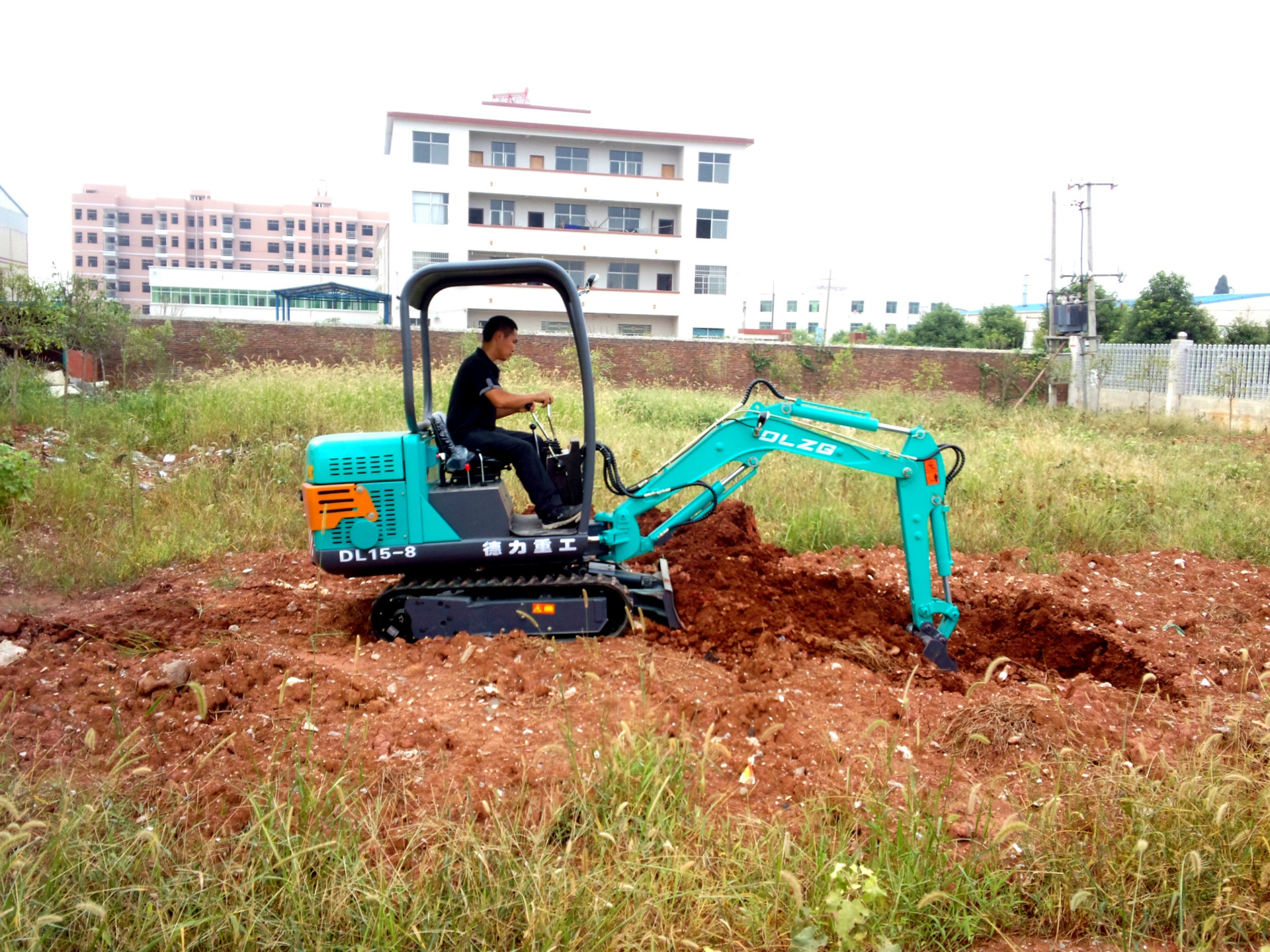 云南德力重工DL15-8挖掘機,園林挖掘機，微型挖掘機，迷你挖掘機示例圖6