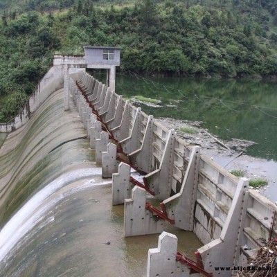 液壓鋼壩 崇鵬 gb 液壓壩 液壓鋼壩  弧形液壓合頁壩  止水效果更完善