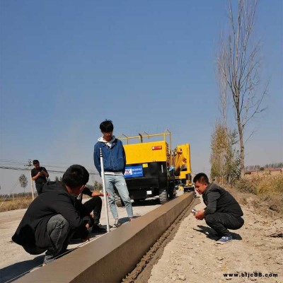 高速公路路沿石一次現(xiàn)澆滑膜成型機(jī)全自動路沿石滑膜成型機(jī)廠家